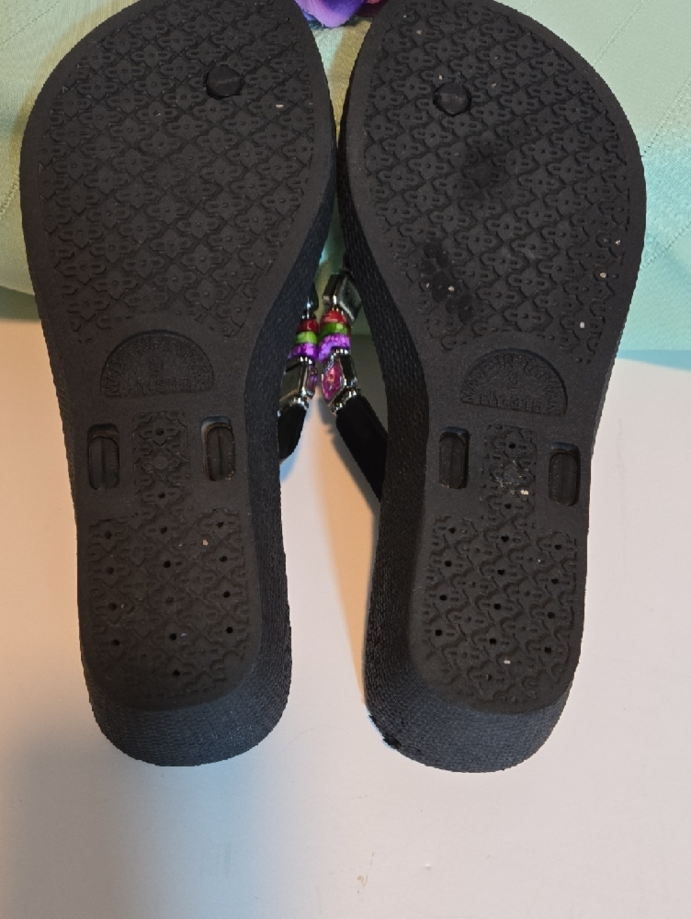 Grandco Jeweled Wedge Sandals – Black Flip‑Flops with Multicolor Stones Sz 9 - Picture 5 of 8